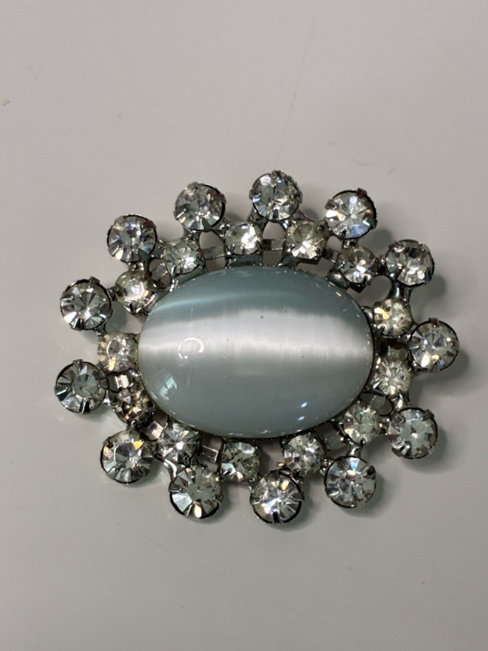 VTG 50s Icy Blue Cat's Eye Oval Brooch with Clear Rhinestone Halo Old Money EUC